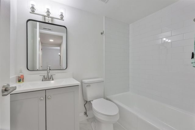 3656 LAKE BAYSHORE DRIVE 319, Bradenton, FL 34205