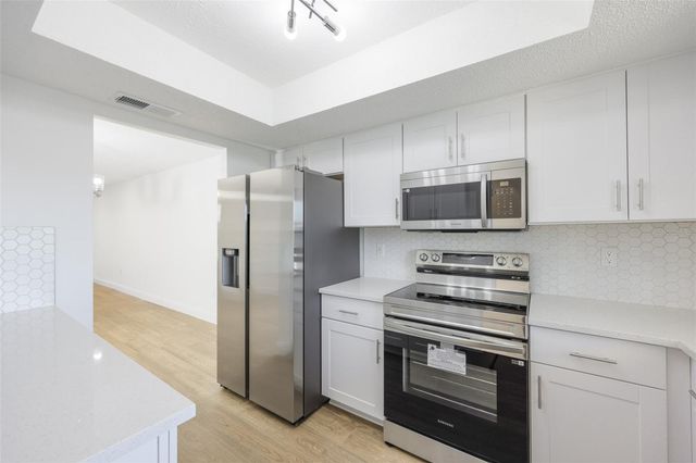 3656 LAKE BAYSHORE DRIVE 319, Bradenton, FL 34205