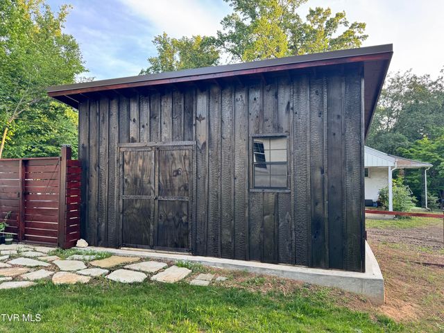 911 Woodland Avenue, Johnson City, TN 37601