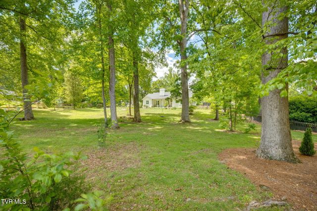 911 Woodland Avenue, Johnson City, TN 37601