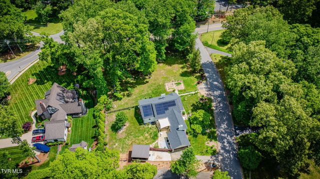 911 Woodland Avenue, Johnson City, TN 37601