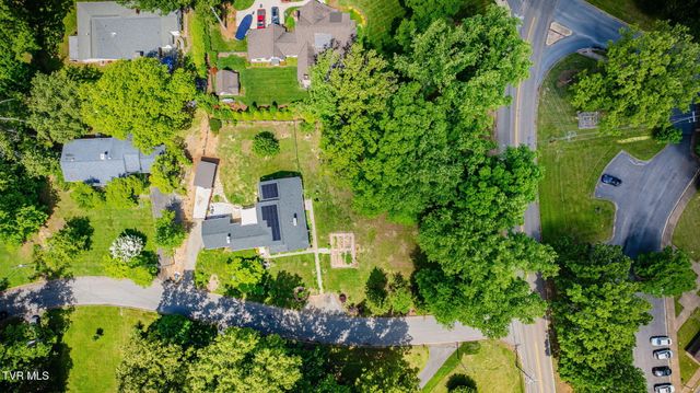 911 Woodland Avenue, Johnson City, TN 37601