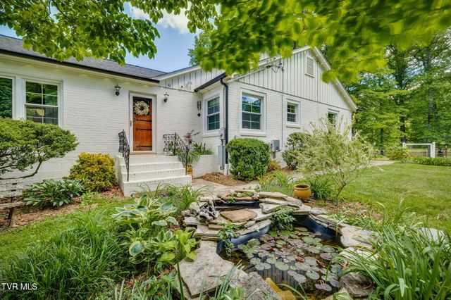 911 Woodland Avenue, Johnson City, TN 37601
