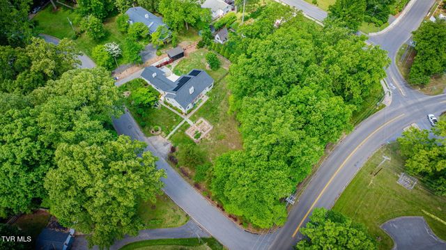 911 Woodland Avenue, Johnson City, TN 37601