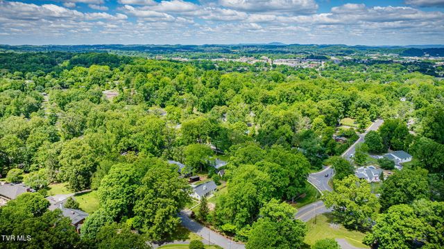 911 Woodland Avenue, Johnson City, TN 37601