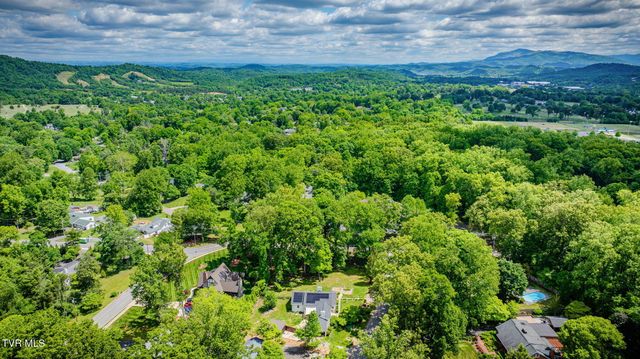 911 Woodland Avenue, Johnson City, TN 37601
