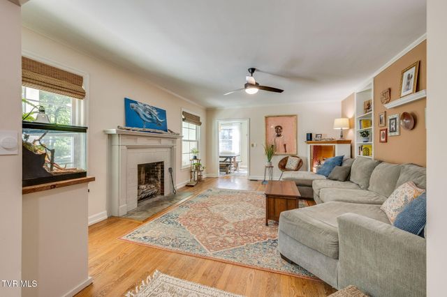 911 Woodland Avenue, Johnson City, TN 37601
