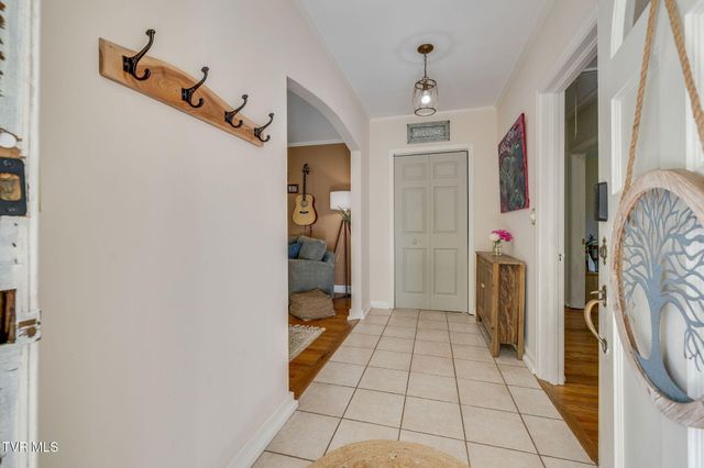 911 Woodland Avenue, Johnson City, TN 37601