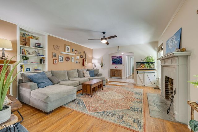 911 Woodland Avenue, Johnson City, TN 37601
