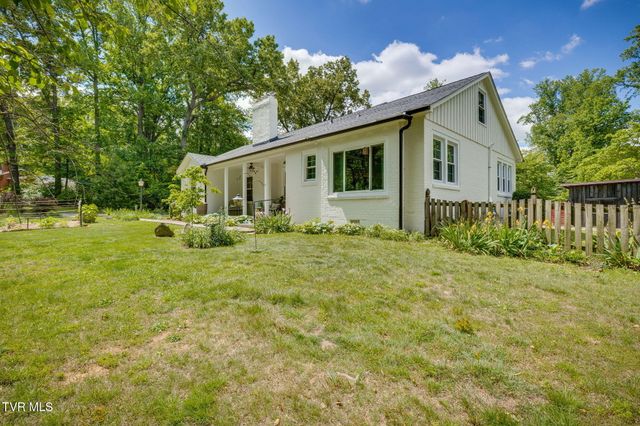 911 Woodland Avenue, Johnson City, TN 37601