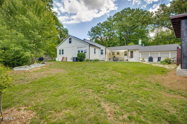 911 Woodland Avenue, Johnson City, TN 37601