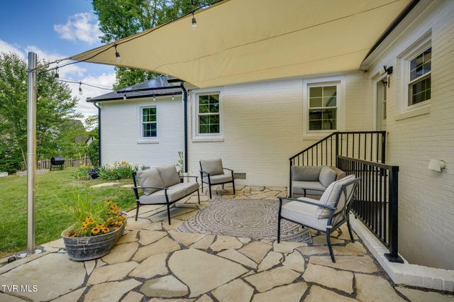 911 Woodland Avenue, Johnson City, TN 37601