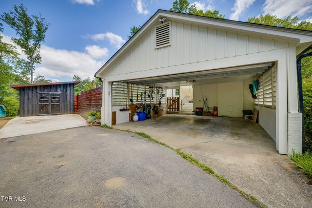 911 Woodland Avenue, Johnson City, TN 37601