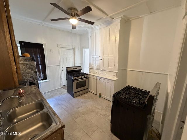 7 Division Street, Gloversville, NY 12078