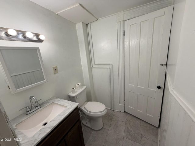 7 Division Street, Gloversville, NY 12078