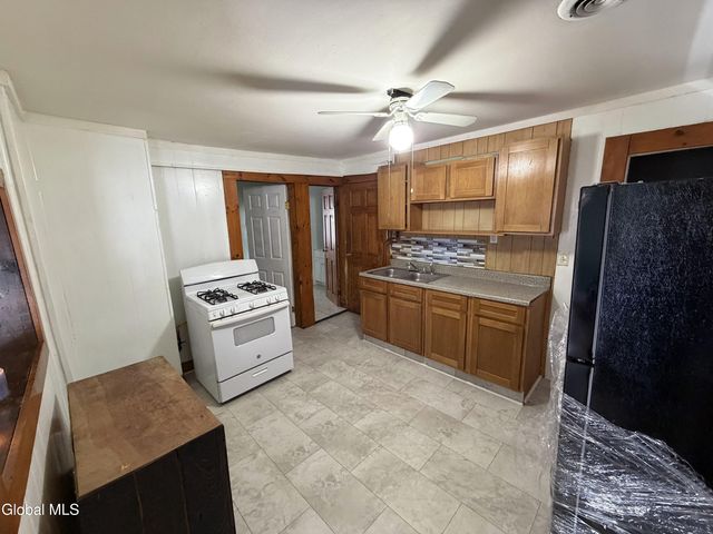 7 Division Street, Gloversville, NY 12078