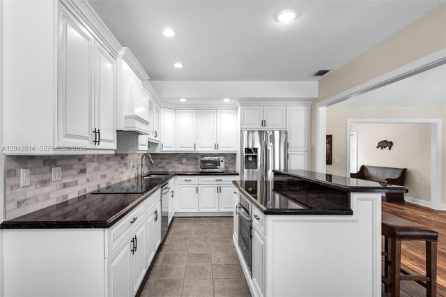 5703 Lago Del Sol Drive, Lake Worth, FL 33449