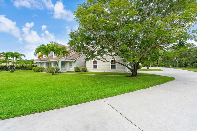 5703 Lago Del Sol Drive, Lake Worth, FL 33449