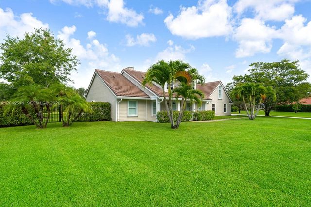 5703 Lago Del Sol Drive, Lake Worth, FL 33449