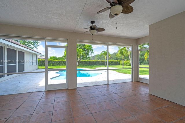 5703 Lago Del Sol Drive, Lake Worth, FL 33449