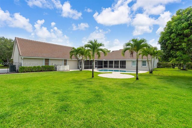5703 Lago Del Sol Drive, Lake Worth, FL 33449
