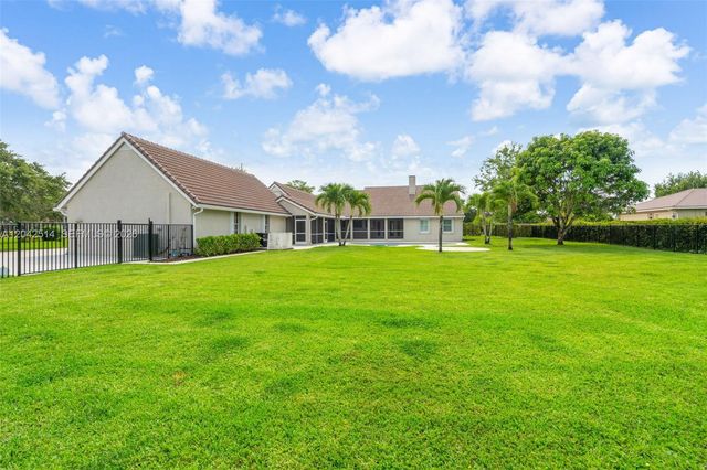 5703 Lago Del Sol Drive, Lake Worth, FL 33449