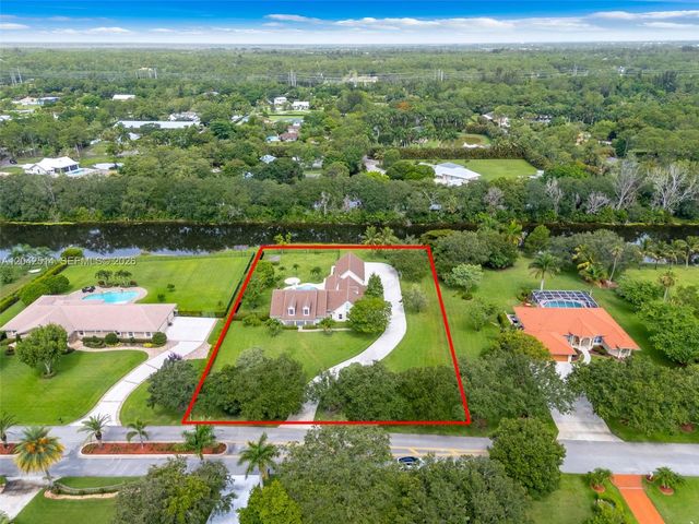 5703 Lago Del Sol Drive, Lake Worth, FL 33449