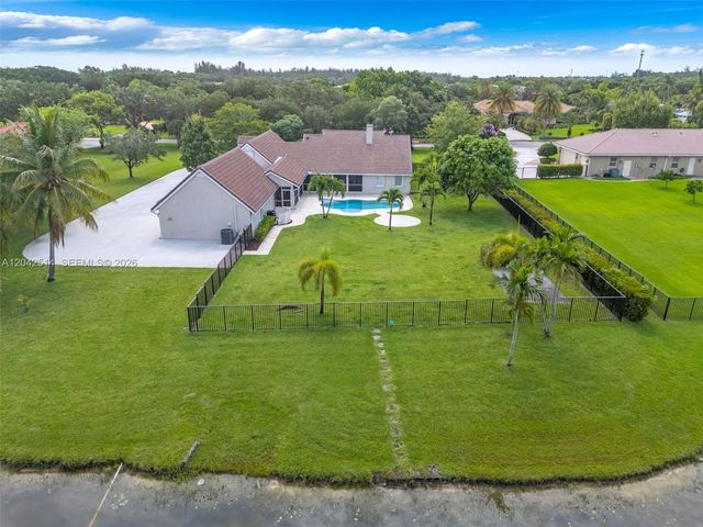 5703 Lago Del Sol Drive, Lake Worth, FL 33449
