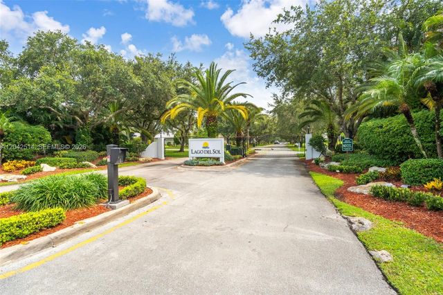 5703 Lago Del Sol Drive, Lake Worth, FL 33449