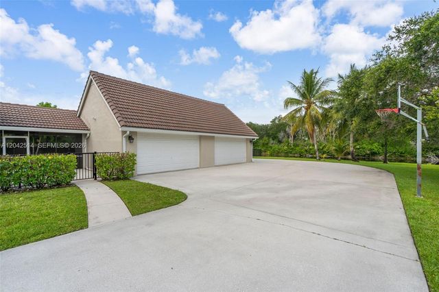 5703 Lago Del Sol Drive, Lake Worth, FL 33449