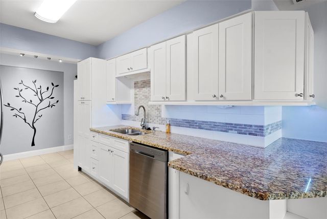 6701 LARIMER DRIVE, Tampa, FL 33615