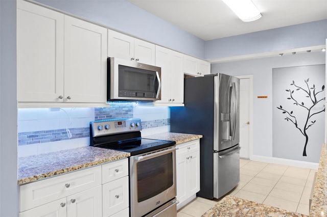 6701 LARIMER DRIVE, Tampa, FL 33615