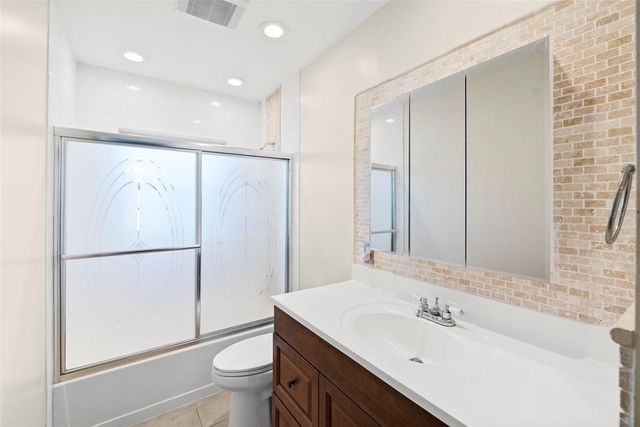 6701 LARIMER DRIVE, Tampa, FL 33615