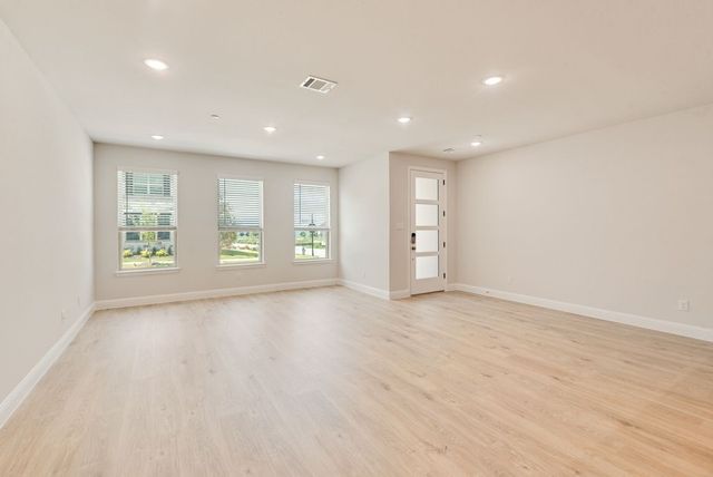 8321 Bayside Drive, Rowlett, TX 75088