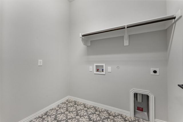 1565 Amesbury Way, Farmers Branch, TX 75234