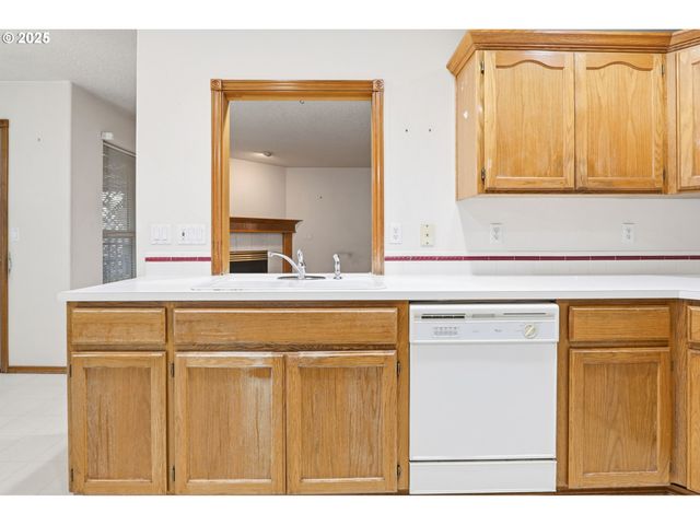 1422 Sw 11TH St, Troutdale, OR 97060