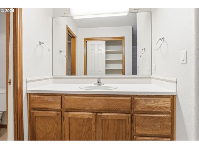 1422 Sw 11TH St, Troutdale, OR 97060