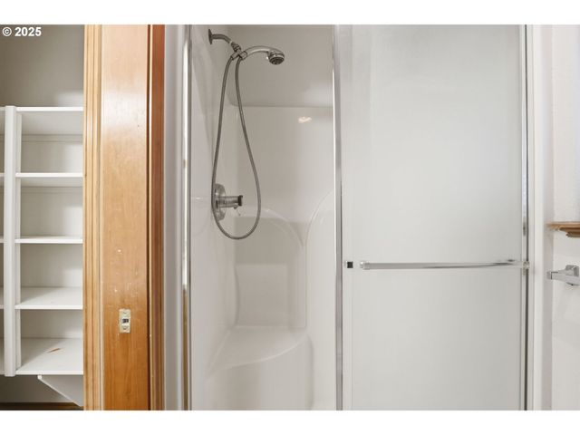 1422 Sw 11TH St, Troutdale, OR 97060