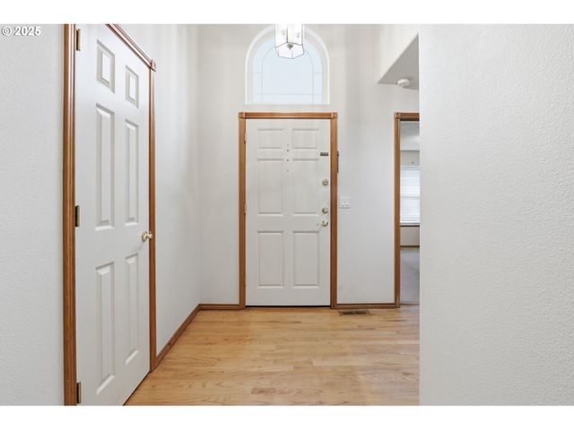 1422 Sw 11TH St, Troutdale, OR 97060