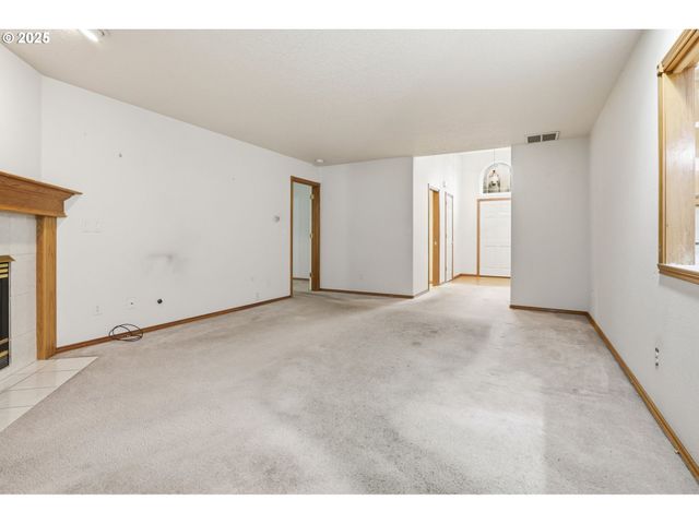 1422 Sw 11TH St, Troutdale, OR 97060