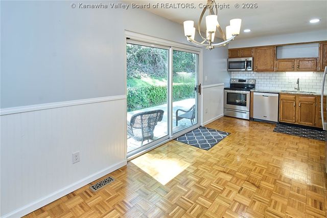 212 Branchfield Drive, Charleston, WV 25314