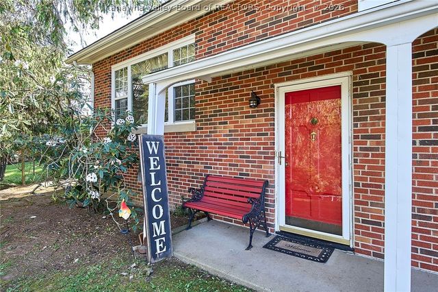 212 Branchfield Drive, Charleston, WV 25314
