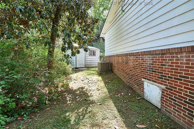 212 Branchfield Drive, Charleston, WV 25314