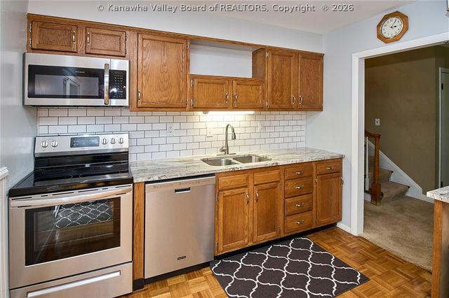 212 Branchfield Drive, Charleston, WV 25314