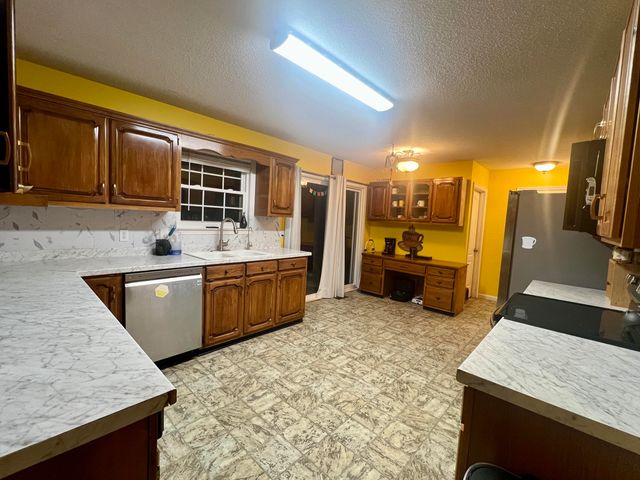 595 Avondale Drive, Rocky Face, GA 30740