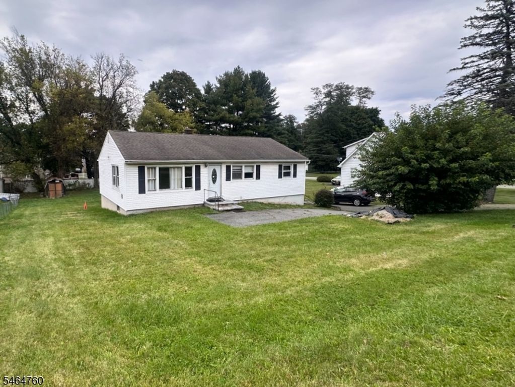 270 Munsonhurst Rd, Franklin Boro, NJ 07416 — exterior