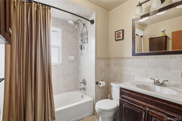 1 Ivanhoe Place, Valley Stream, NY 11580