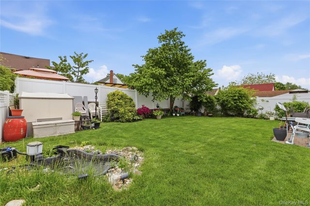 1 Ivanhoe Place, Valley Stream, NY 11580
