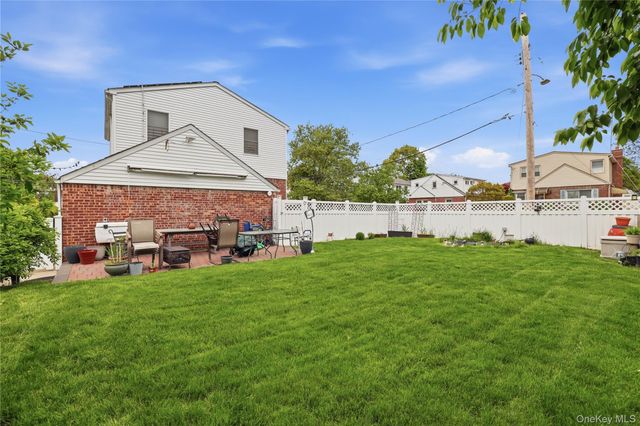 1 Ivanhoe Place, Valley Stream, NY 11580
