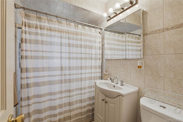 1 Ivanhoe Place, Valley Stream, NY 11580